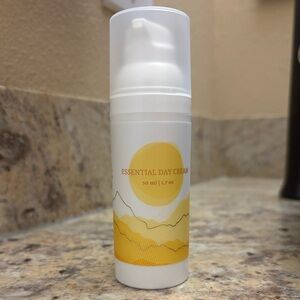 Essential Day Cream Mineral Sunscreen